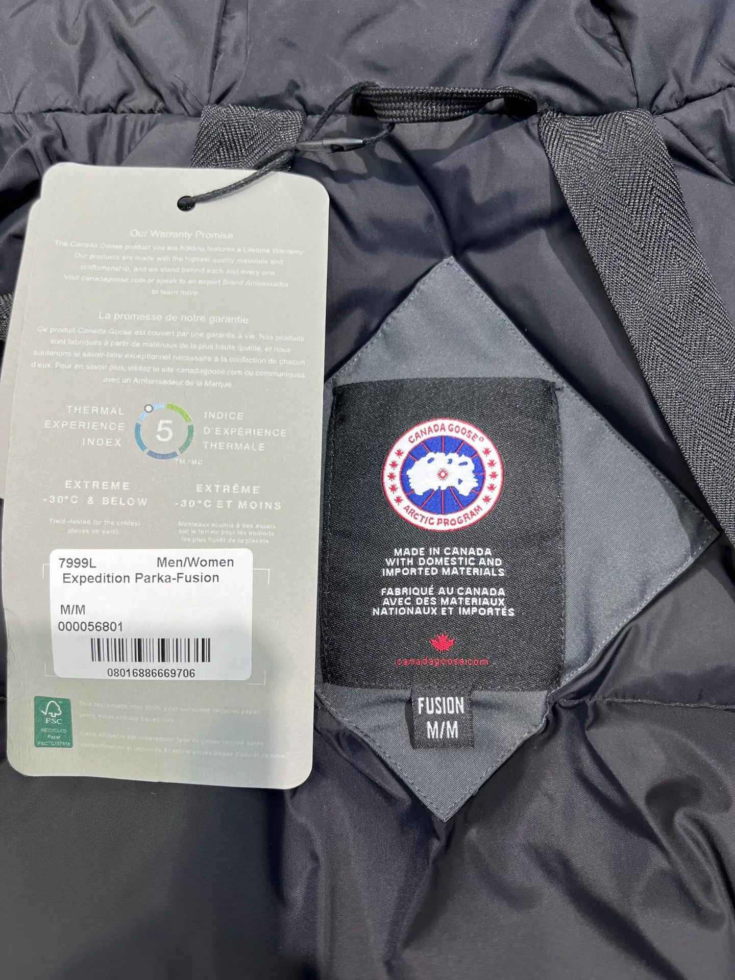 P780 CANADA GOOES 02 model (graphite gray) Chilliwa bomber jacket 02 model, chosen by Arctic and Antarctic scientific expedition teams as cold-proof equipment, the Rolls-Royce of down jackets. ➖ Industry-leading anti-counterfeiting chip sensing. ➖ Imported Behringer embroidery machines and customized embroidery labels, the highest level and industry leading. ➖ Imported Korean 21-count polyester-cotton blended original fabric, TC85 waterproof coated fabric, water-repellent, windproof and wear-resistant. ➖ The new national standard 80 white duck down is filled with an average of 520 grams of down. The amount of down filled is industry-leading. ➖ 100% nylon lon lining with double double-layer sealing design to prevent velvet running, seamless thread design on cuffs! ➖ Western Canadian Green Wolf Collar. ➖ Yoshida YKK provides original factory-customized electroplated sliders. YKK two-way lockable zippers are tight and smooth and do not peel off paint. ➖ 3M composite Velcro is durable and the accessories and hardware are all custom-made. Note: Our copywriting is only simple and clear. Instead of bragging about the copywriting, it is better to compare and understand with samples. Only for the purest, most focused, most professional, highest quality, and highest sex!  size：xs-xl